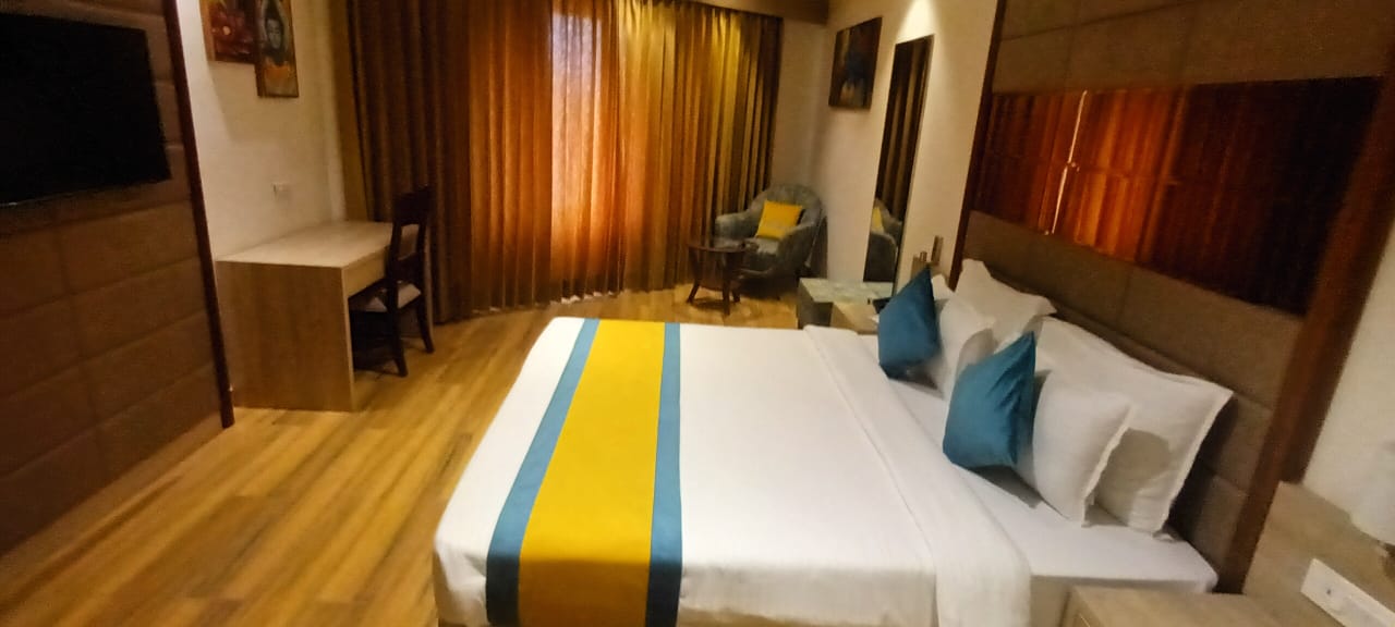 arcadia hotel varanasi to airport distance